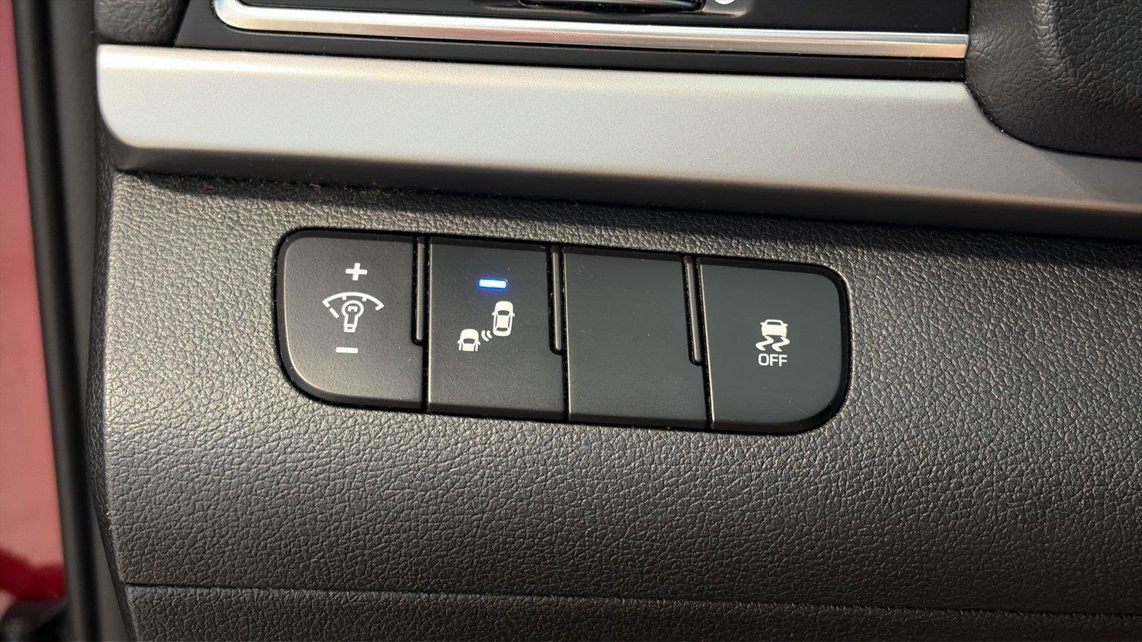 Used 2017 Hyundai Elantra Limited FWD image 21