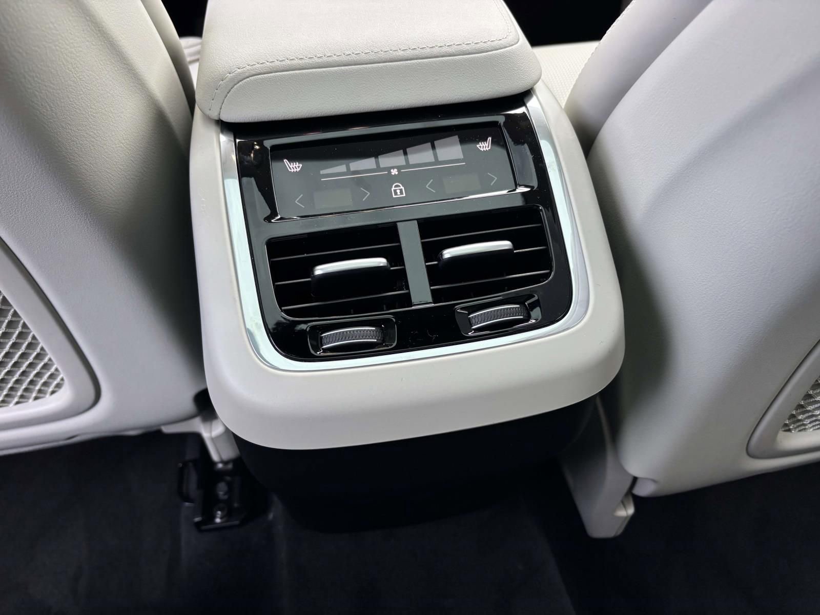 New 2026 Volvo XC60 B5 Ultra w/ Protection Package Premier image 29