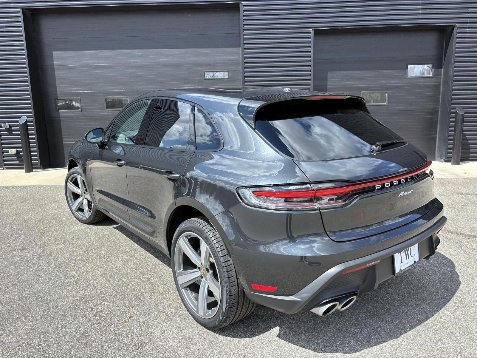 Used 2025 Porsche Macan image 8