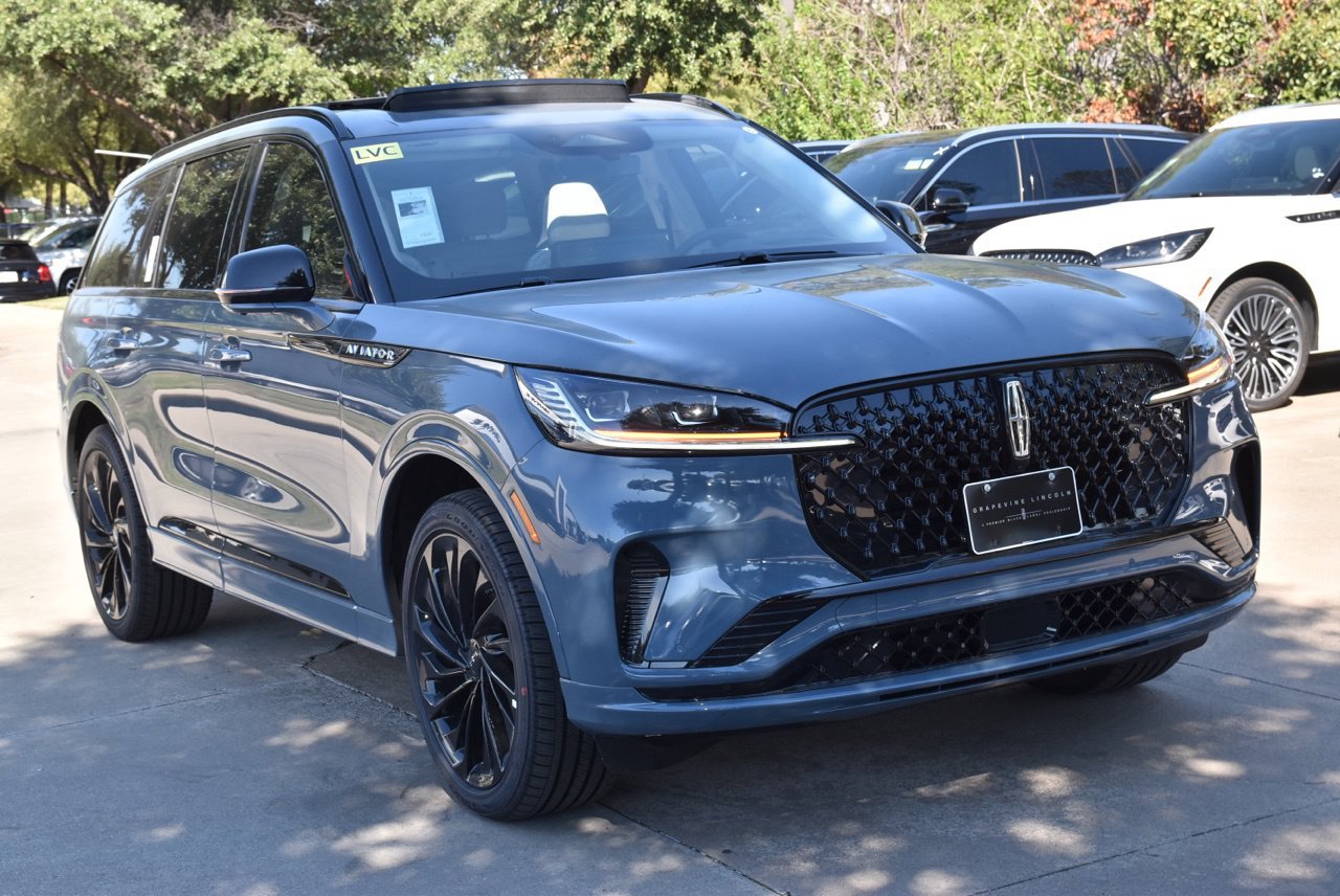 New 2027 Lincoln Aviator Reserve AWD/4WD image 3