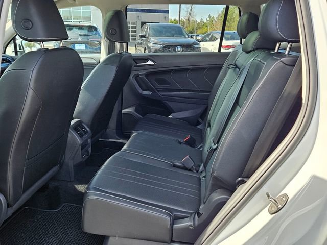 Used 2023 Volkswagen Tiguan SE w/ Panoramic Sunroof Package FWD image 4