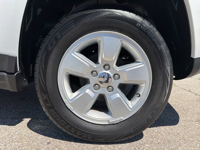 Used 2014 Jeep Compass Sport FWD image 27