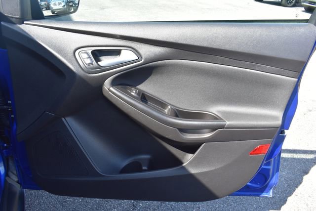Used 2018 Ford Focus SE w/ SE Appearance Package image 36
