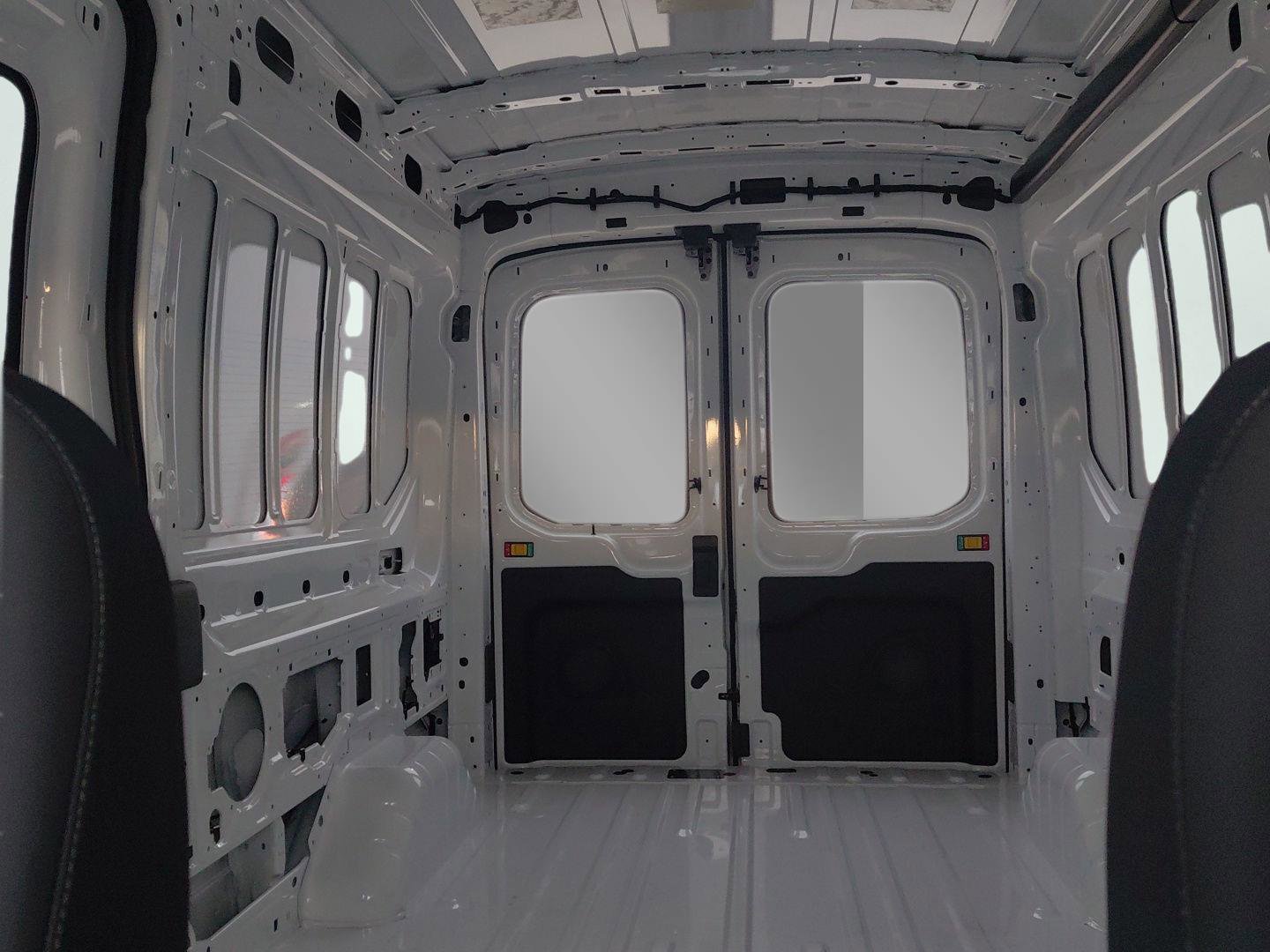 New 2023 Ford E-Transit Medium Roof image 32