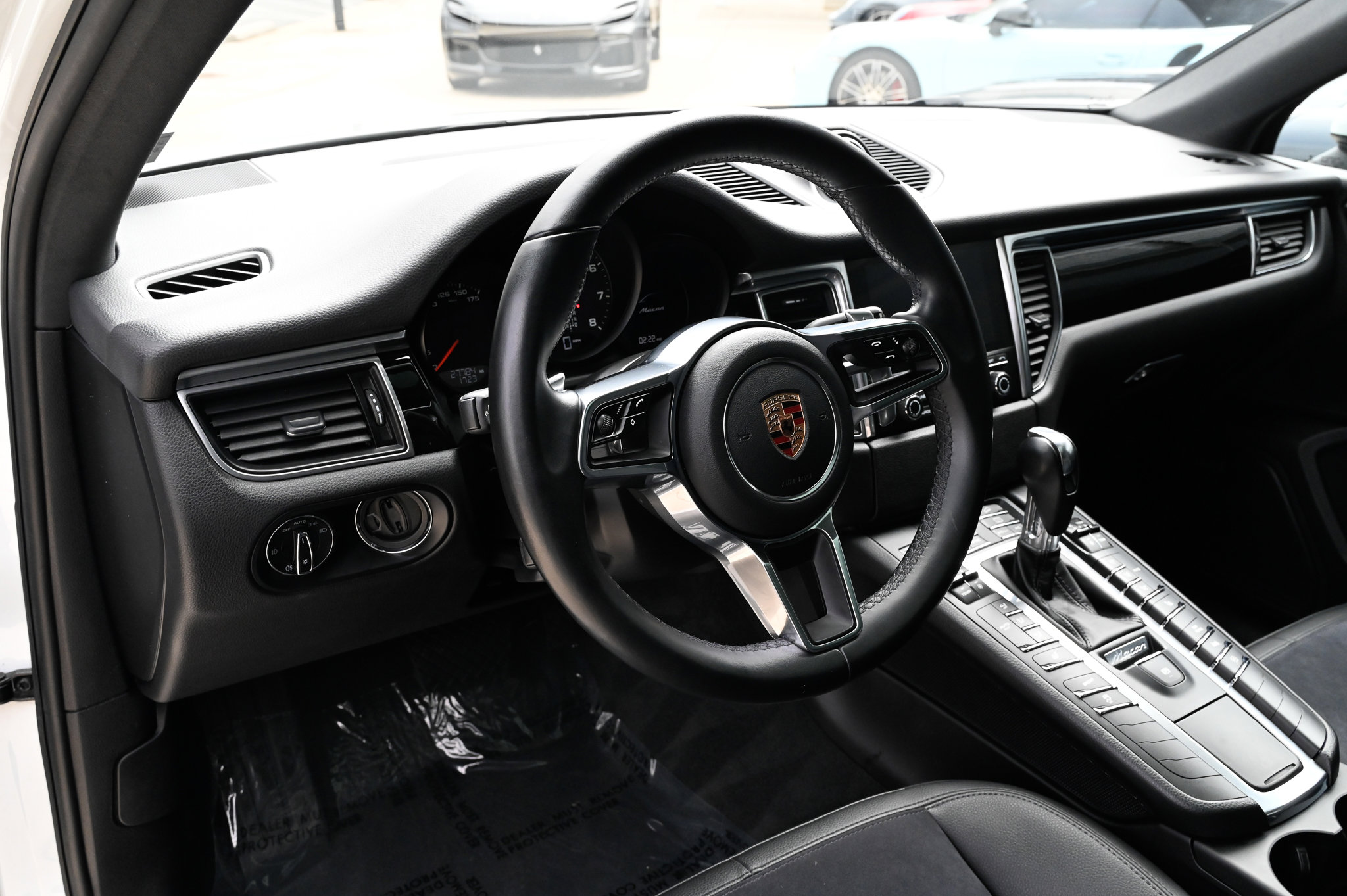 Used 2018 Porsche Macan AWD/4WD image 16