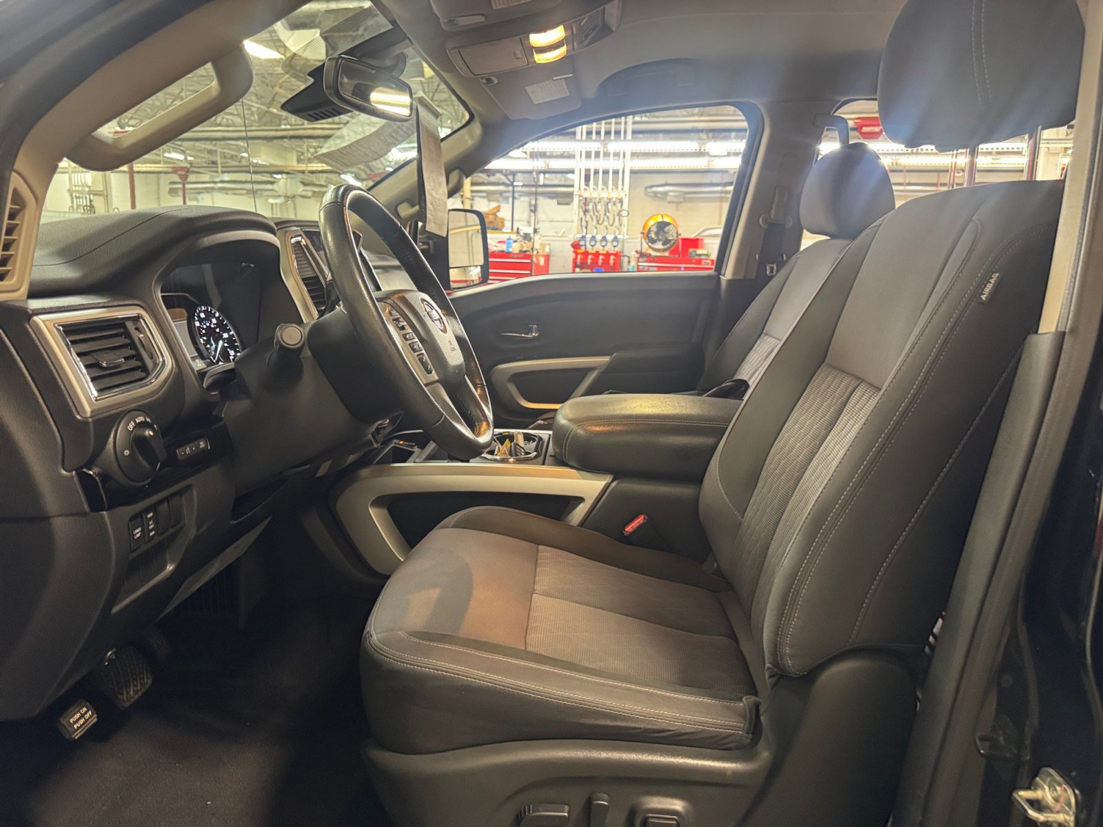 Used 2020 Nissan Titan SV w/ SV Convenience Package AWD/4WD image 14
