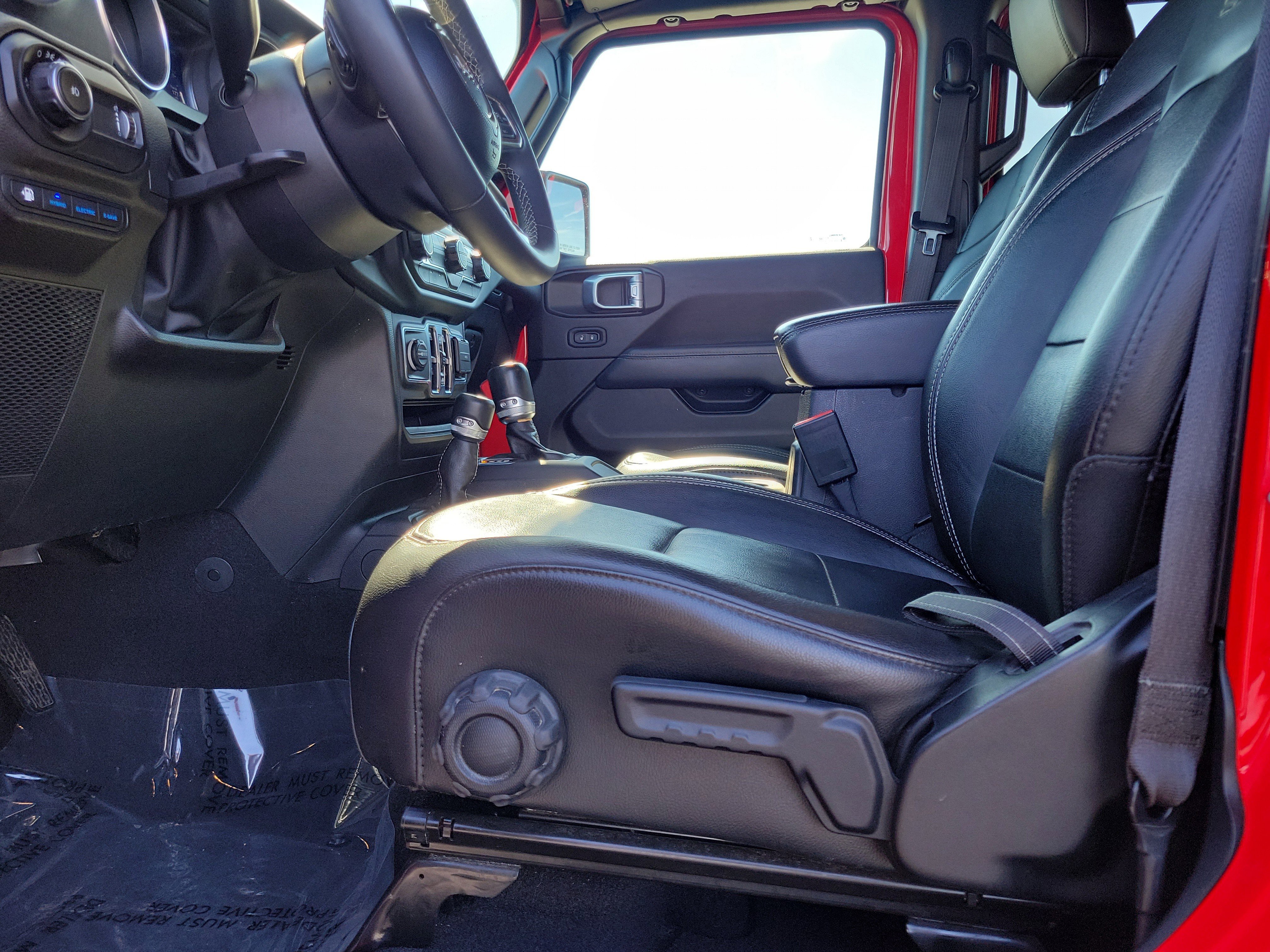 Used 2023 Jeep Wrangler Sahara image 16