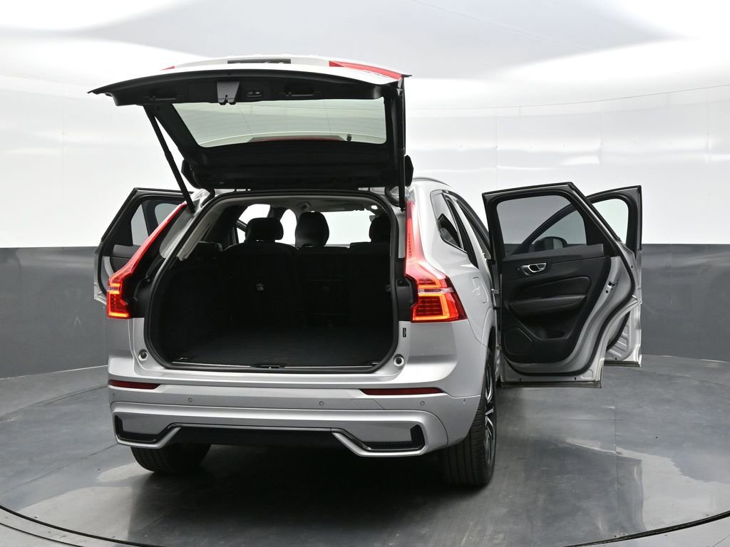 Used 2025 Volvo XC60 B5 Plus image 35