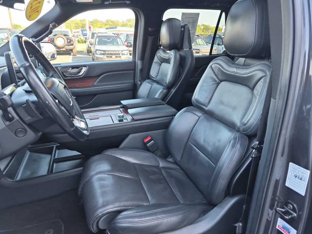 Used 2023 Lincoln Navigator Reserve AWD/4WD image 12