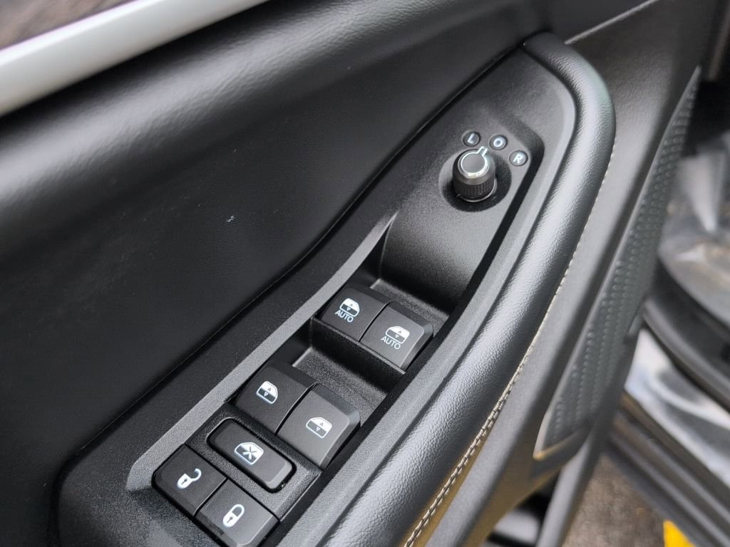 Used 2023 Jeep Grand Cherokee Limited w/ Luxury Tech Group II image 24