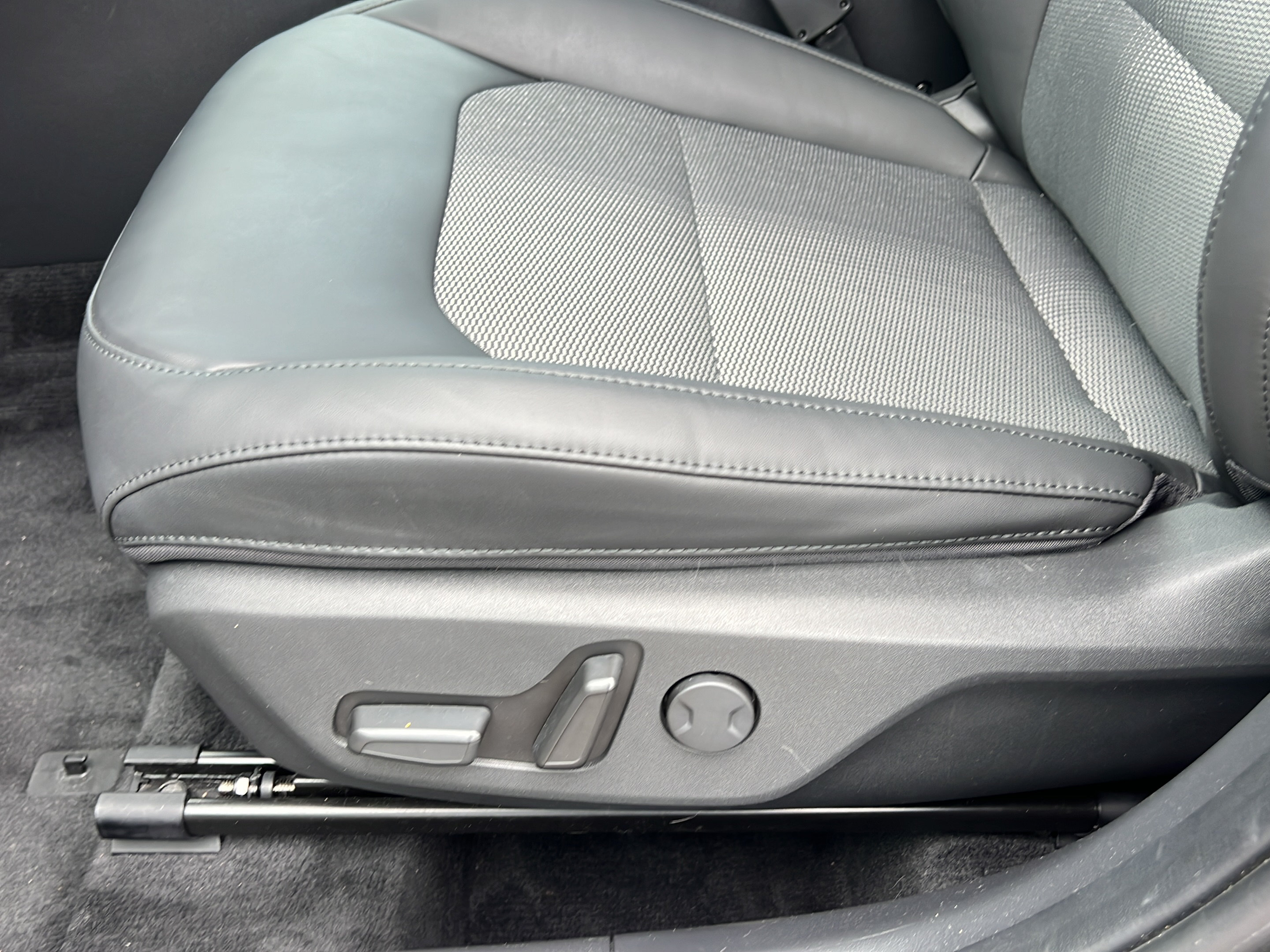 Used 2024 Kia Niro EX FWD image 17