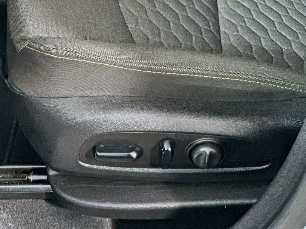 Used 2018 Chevrolet Equinox LT FWD image 22