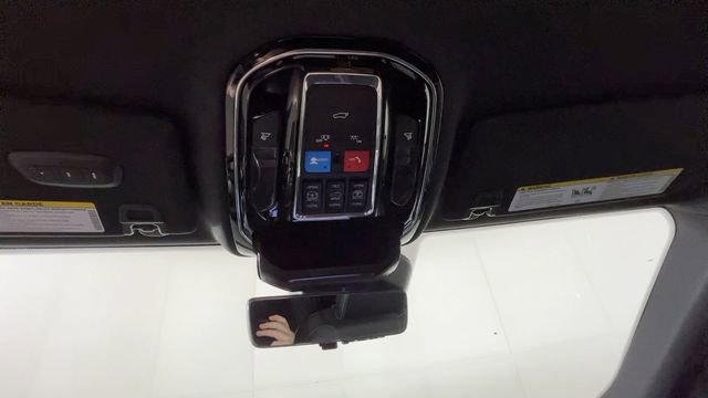Used 2023 Jeep Grand Cherokee Overland w/ Luxury Tech Group IV AWD/4WD image 33