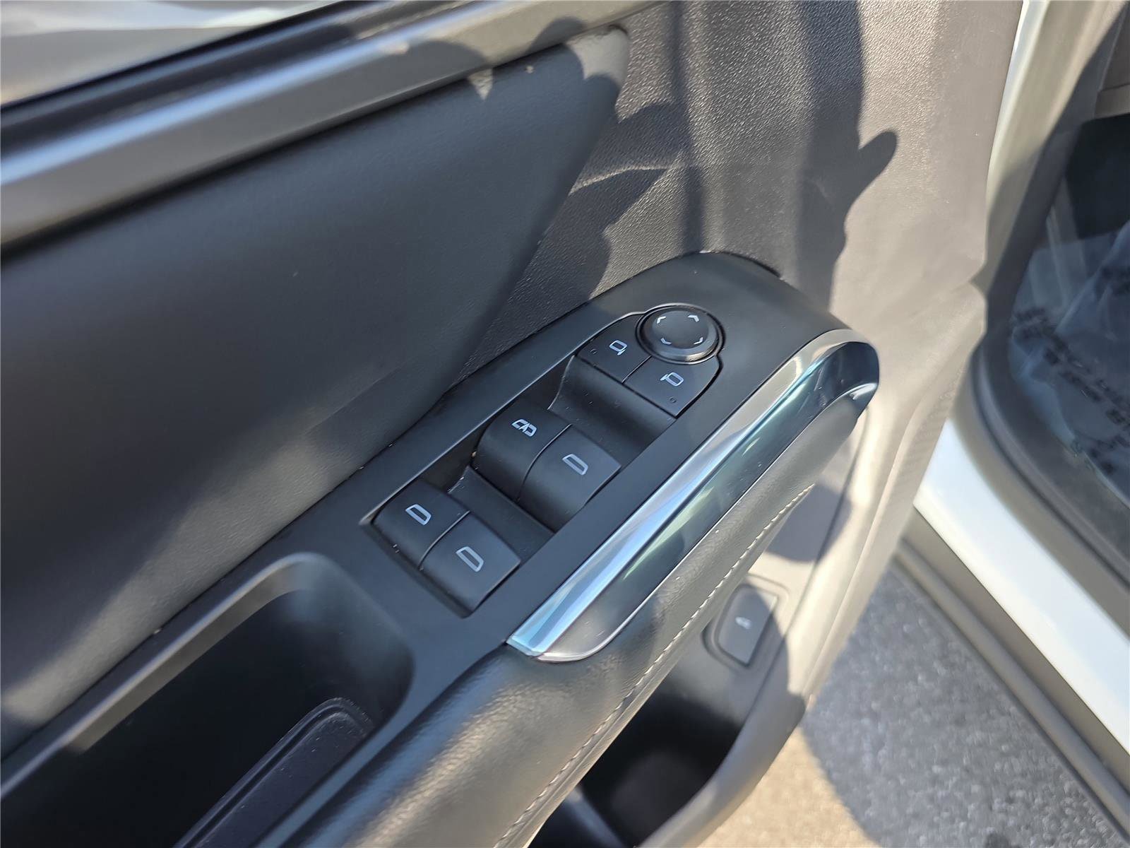 Used 2025 Chevrolet Traverse LT image 17