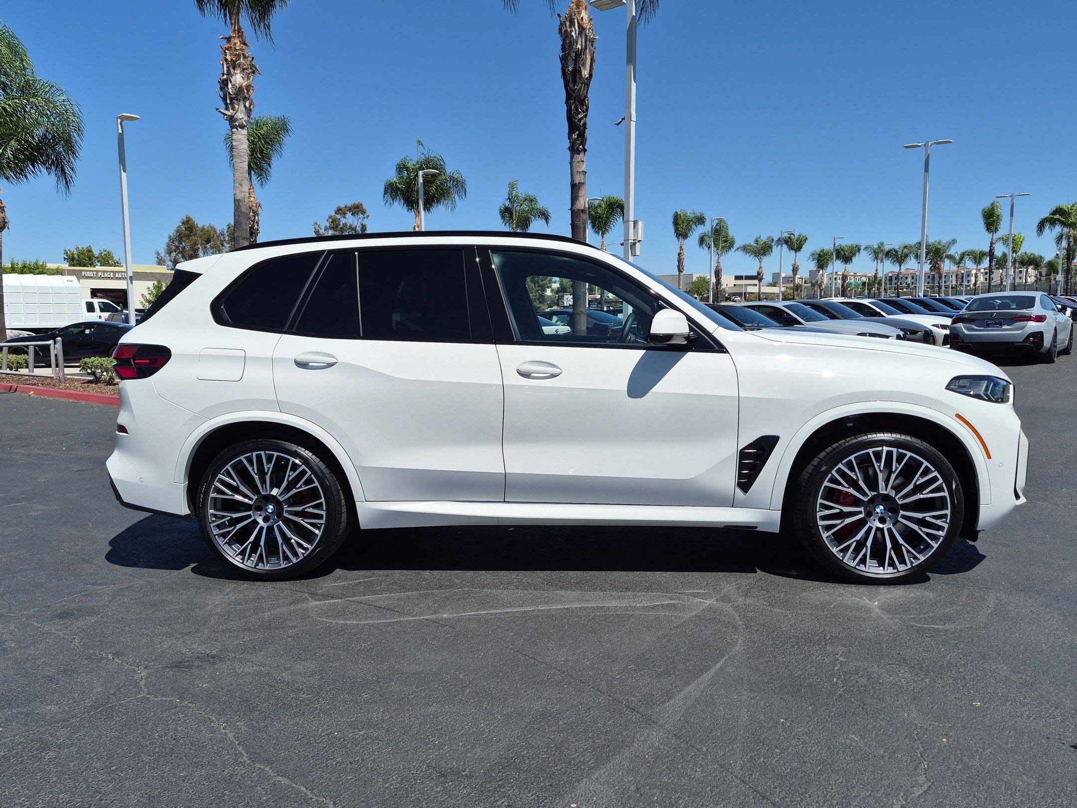 Used 2026 BMW X5 xDrive40i w/ M Sport Package AWD/4WD image 11