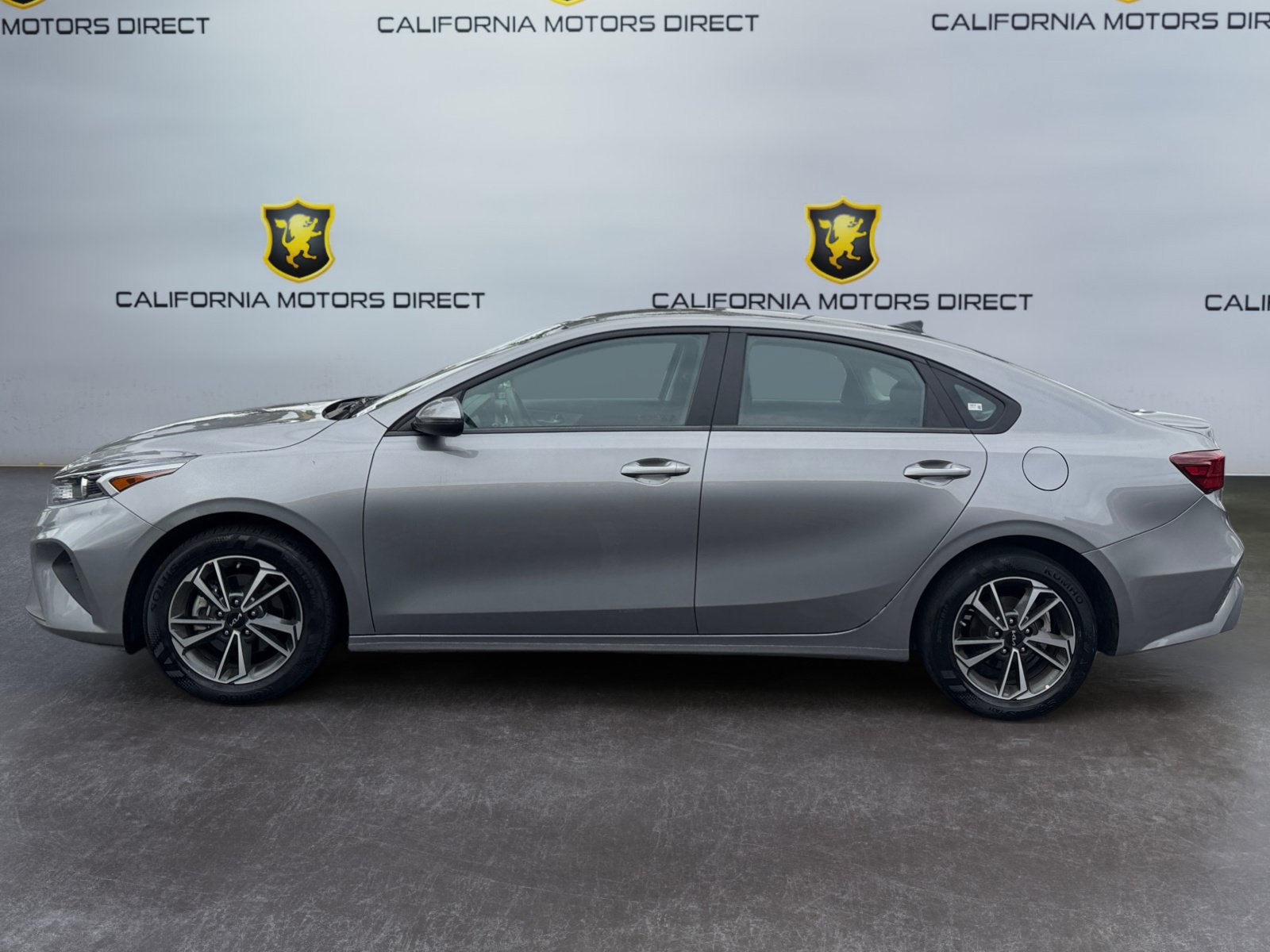 Used 2023 Kia Forte LXS w/ LXS Technology Package FWD image 2