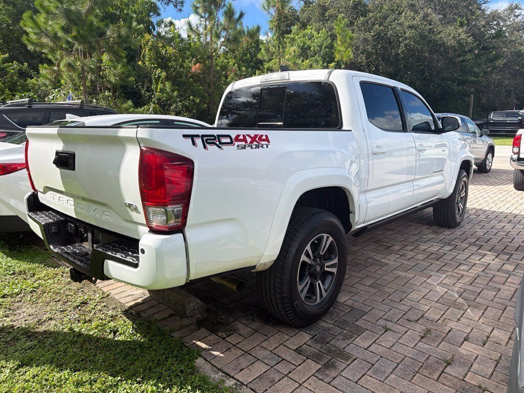 Used 2017 Toyota Tacoma TRD Sport w/ Premium & Technology Package AWD/4WD image 2
