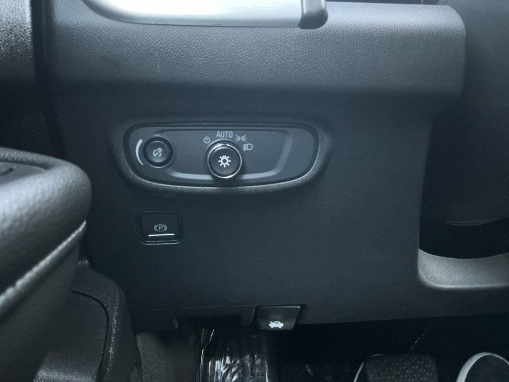 Used 2024 GMC Terrain SLE image 21