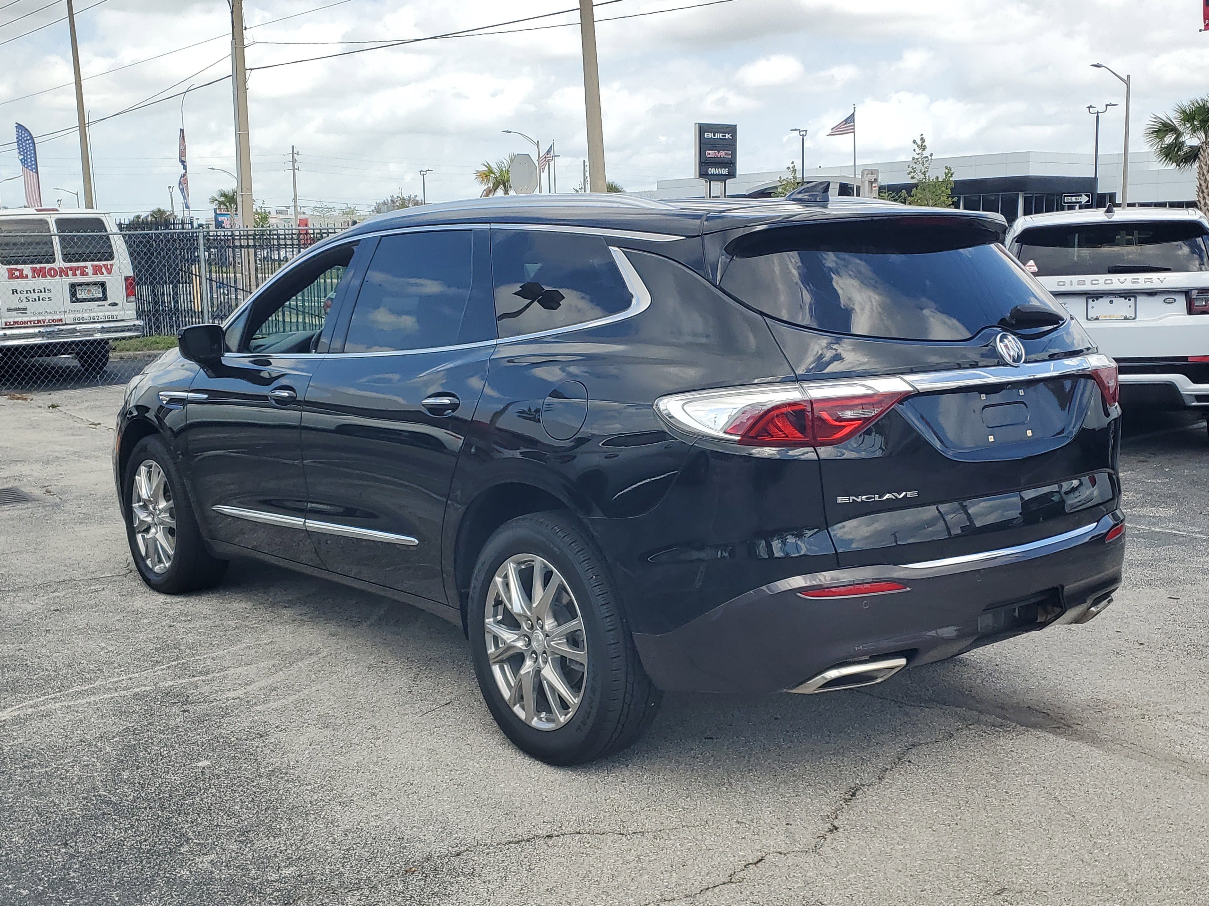 Used 2022 Buick Enclave Premium w/ Experience Buick Package FWD image 9
