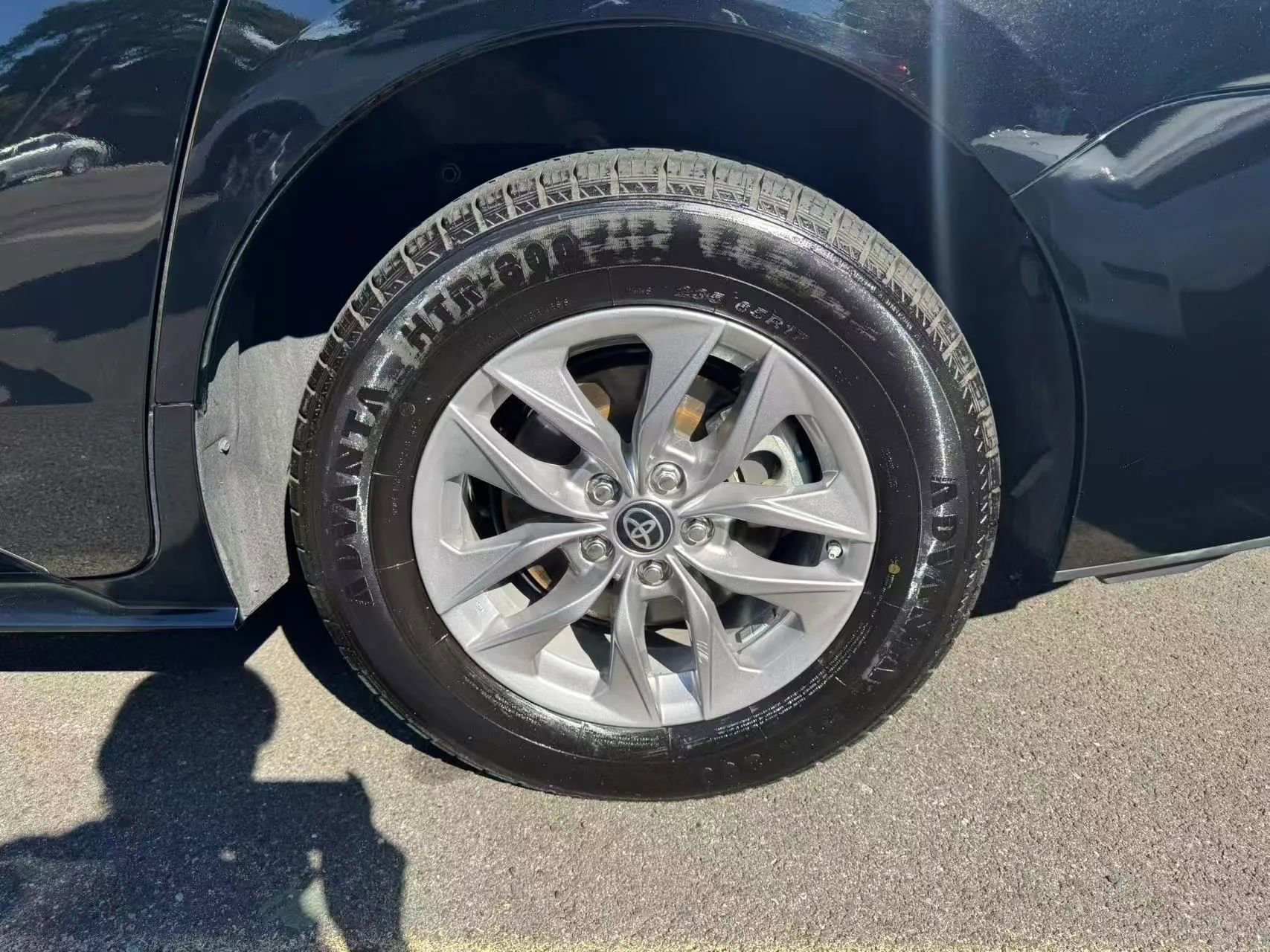 Used 2024 Toyota Sienna LE image 28