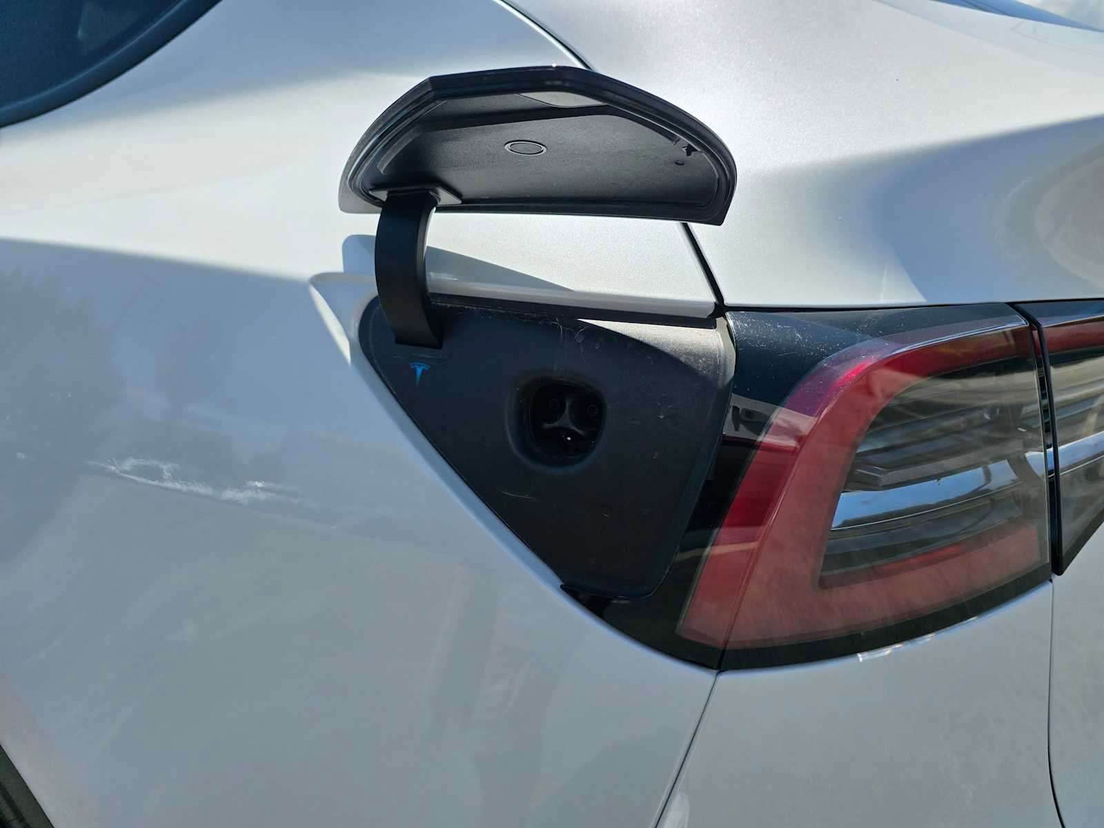 Used 2023 Tesla Model Y AWD image 18
