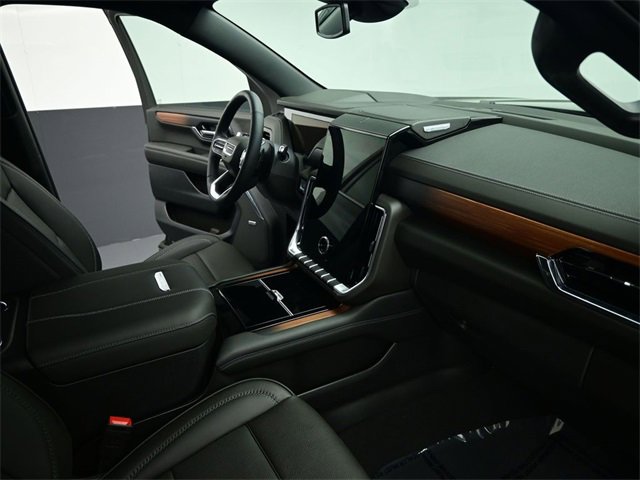 Used 2025 GMC Yukon XL Denali w/ Sun & Power Step Package image 29