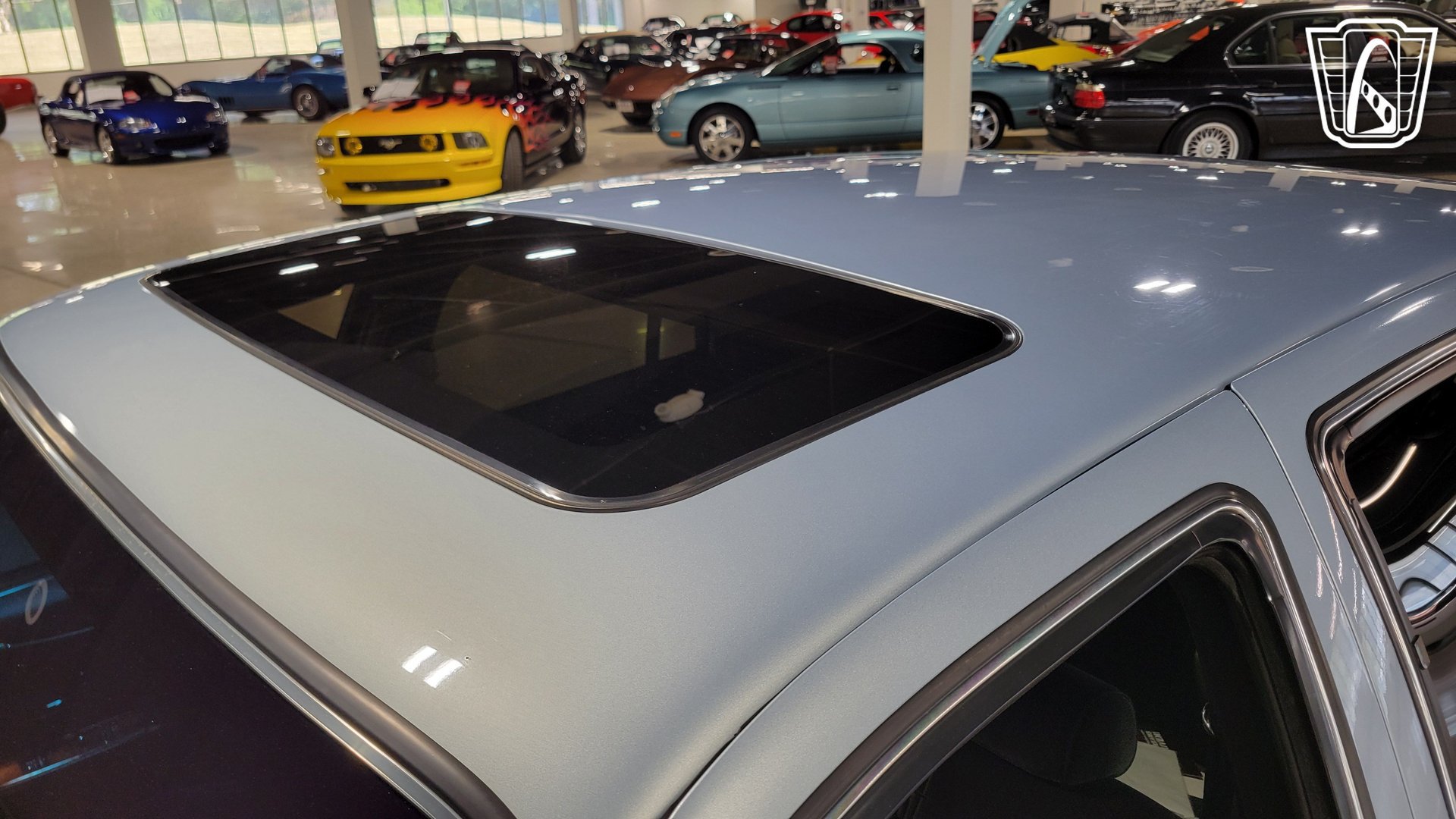 Used 1993 Lincoln Town Car Signature RWD image 9