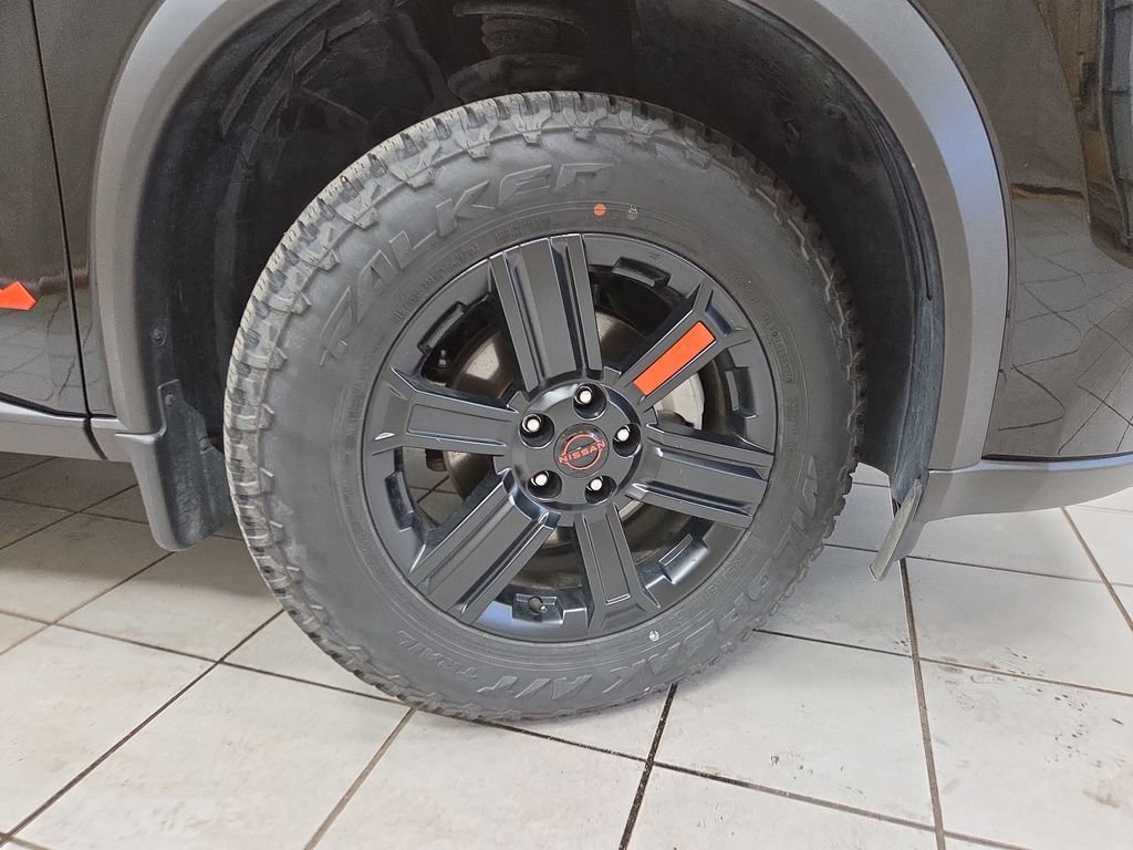 Used 2025 Nissan Rogue SV AWD/4WD image 8