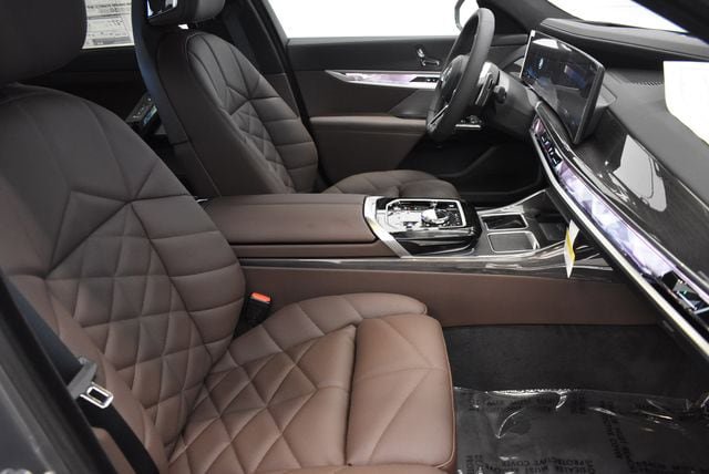 New 2026 BMW 740i xDrive w/ Premium Package AWD/4WD image 22