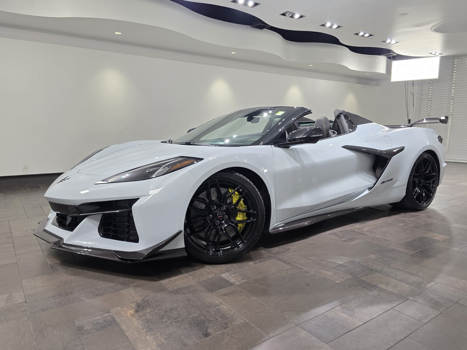 Used 2023 Chevrolet Corvette Z06 w/ Z07 Performance Package RWD video 1