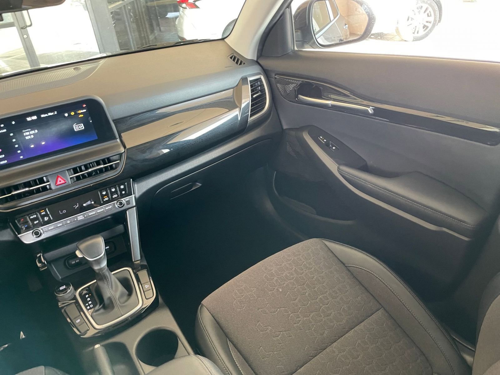 Used 2025 Kia Seltos S FWD image 36