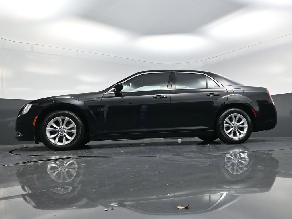 Used 2023 Chrysler 300 Touring image 18