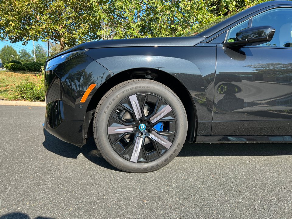 Used 2024 BMW iX xDrive50 w/ Sport Package AWD/4WD image 27