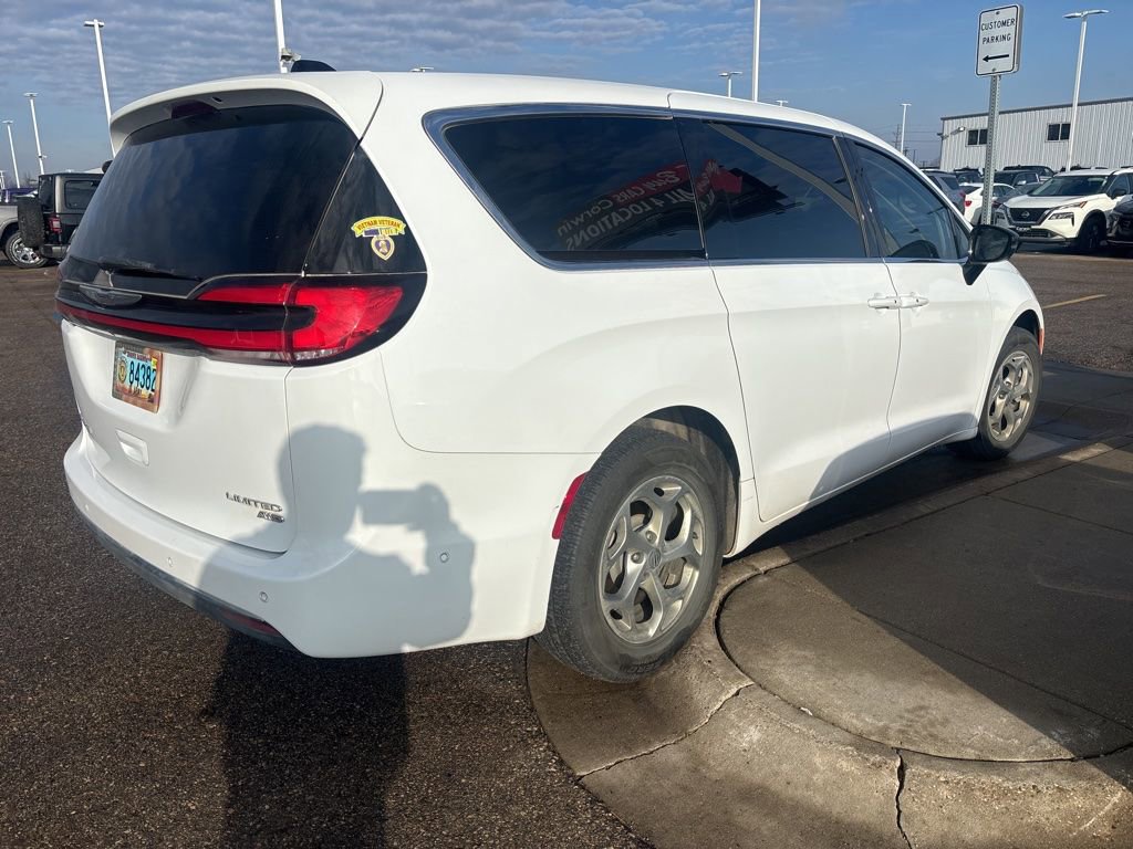 Used 2024 Chrysler Pacifica Limited image 6