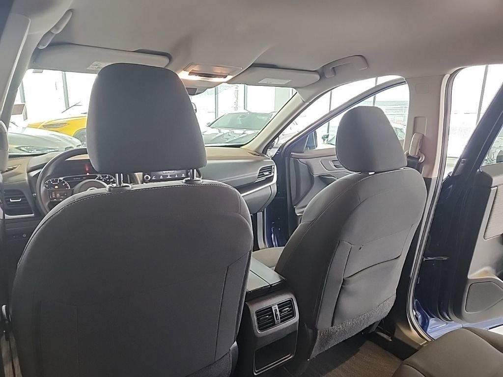 Used 2023 Nissan Rogue S image 37