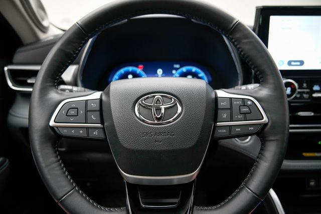 Used 2023 Toyota Highlander Platinum AWD/4WD image 25