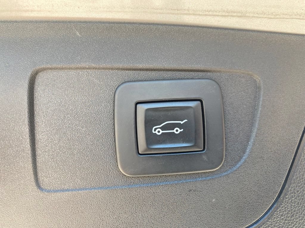 Used 2018 Buick Regal Essence w/ Driver Confidence Package #1 AWD/4WD image 9