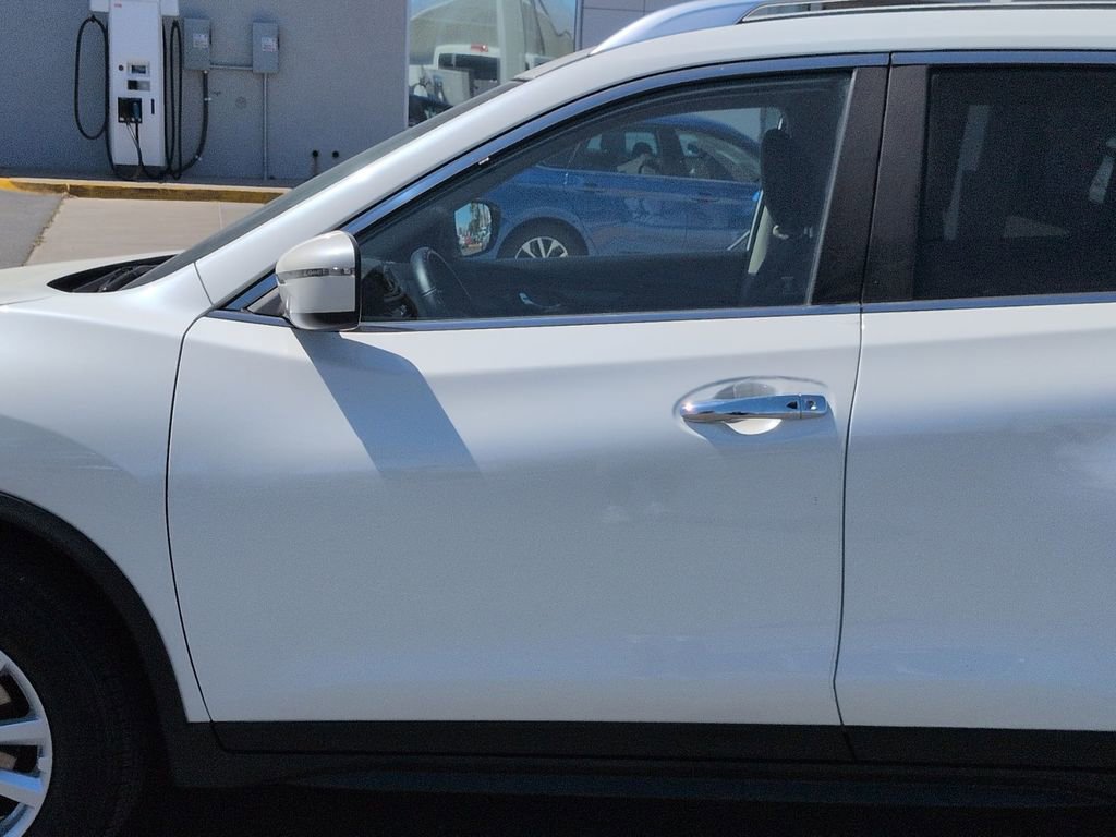 Used 2020 Nissan Rogue SV image 31