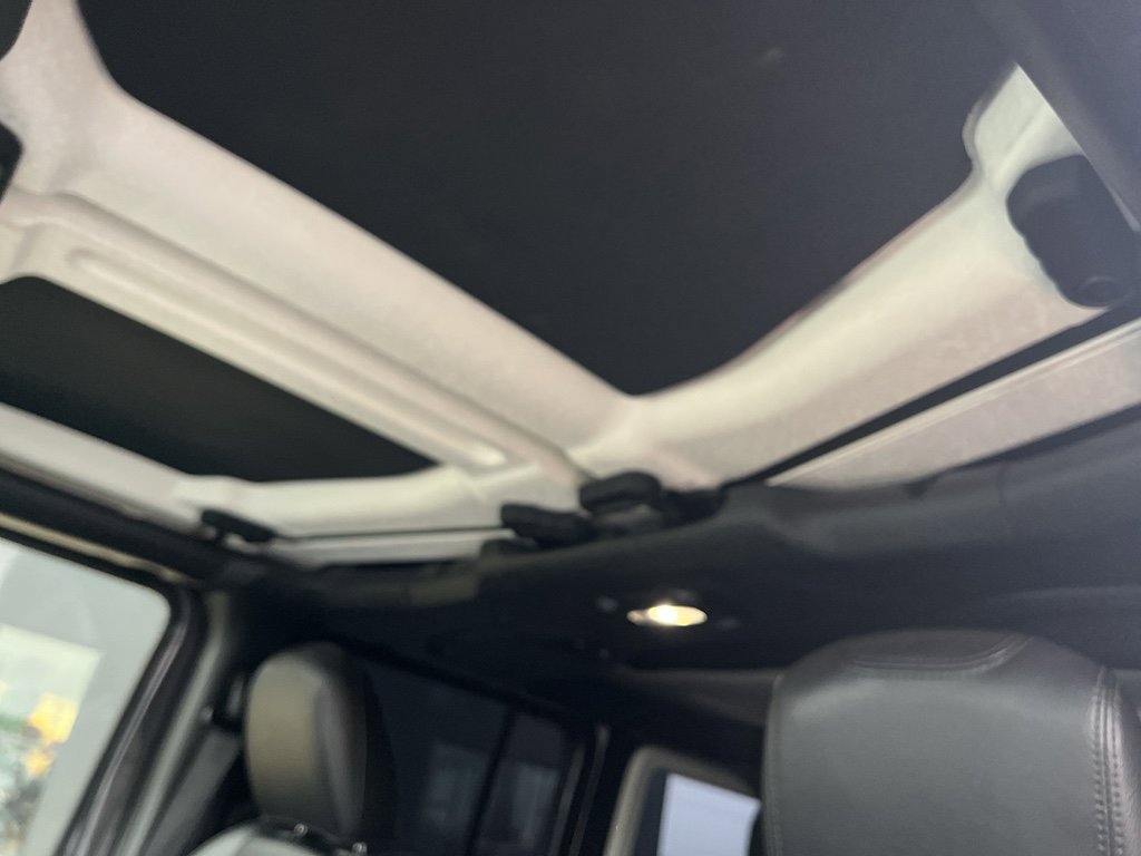 Used 2018 Jeep Wrangler Unlimited Sahara image 19