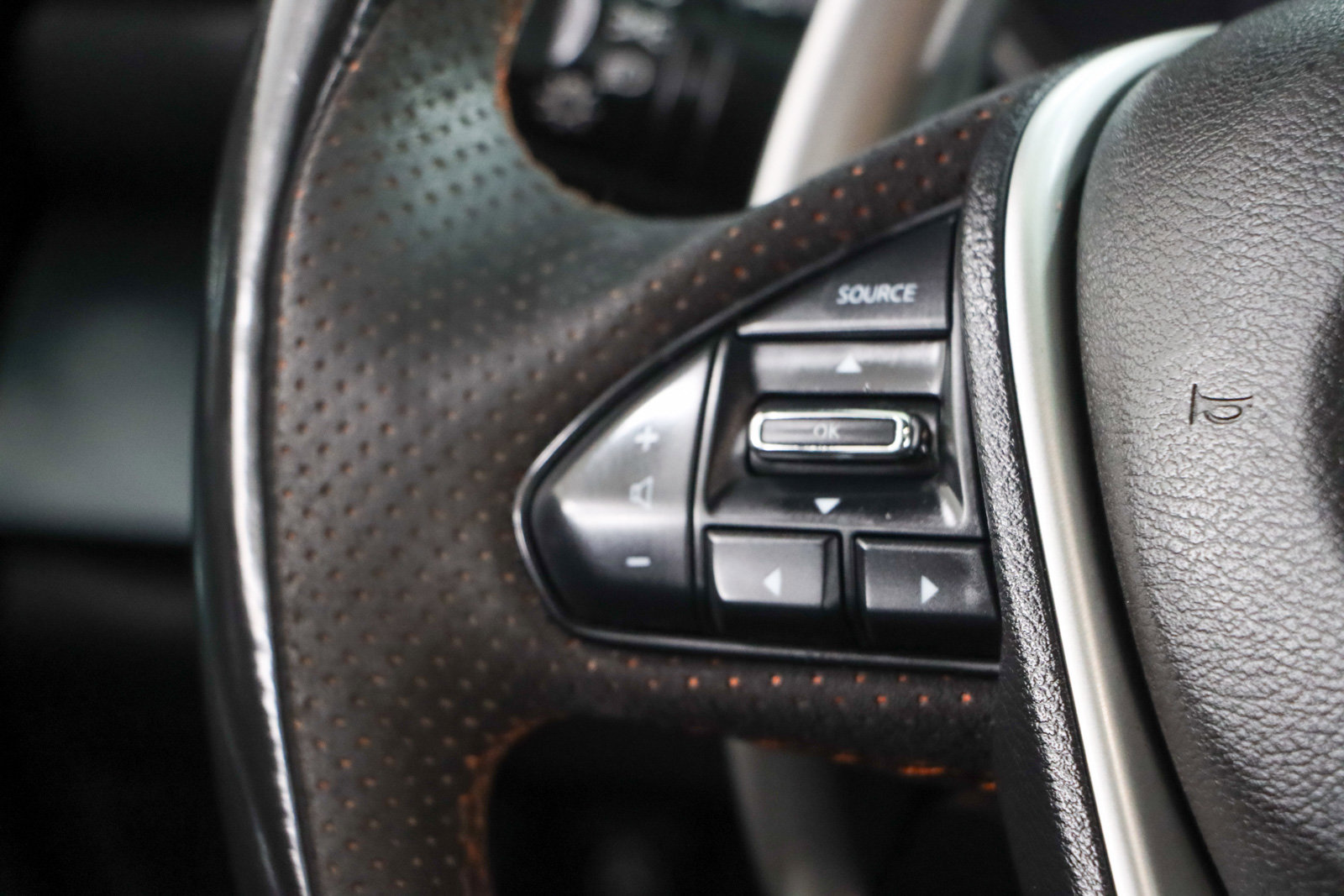 Used 2023 Nissan Maxima SR w/ Sport Mat Group FWD image 13