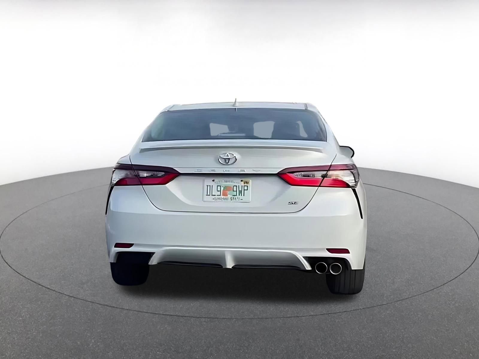 Used 2024 Toyota Camry SE image 12