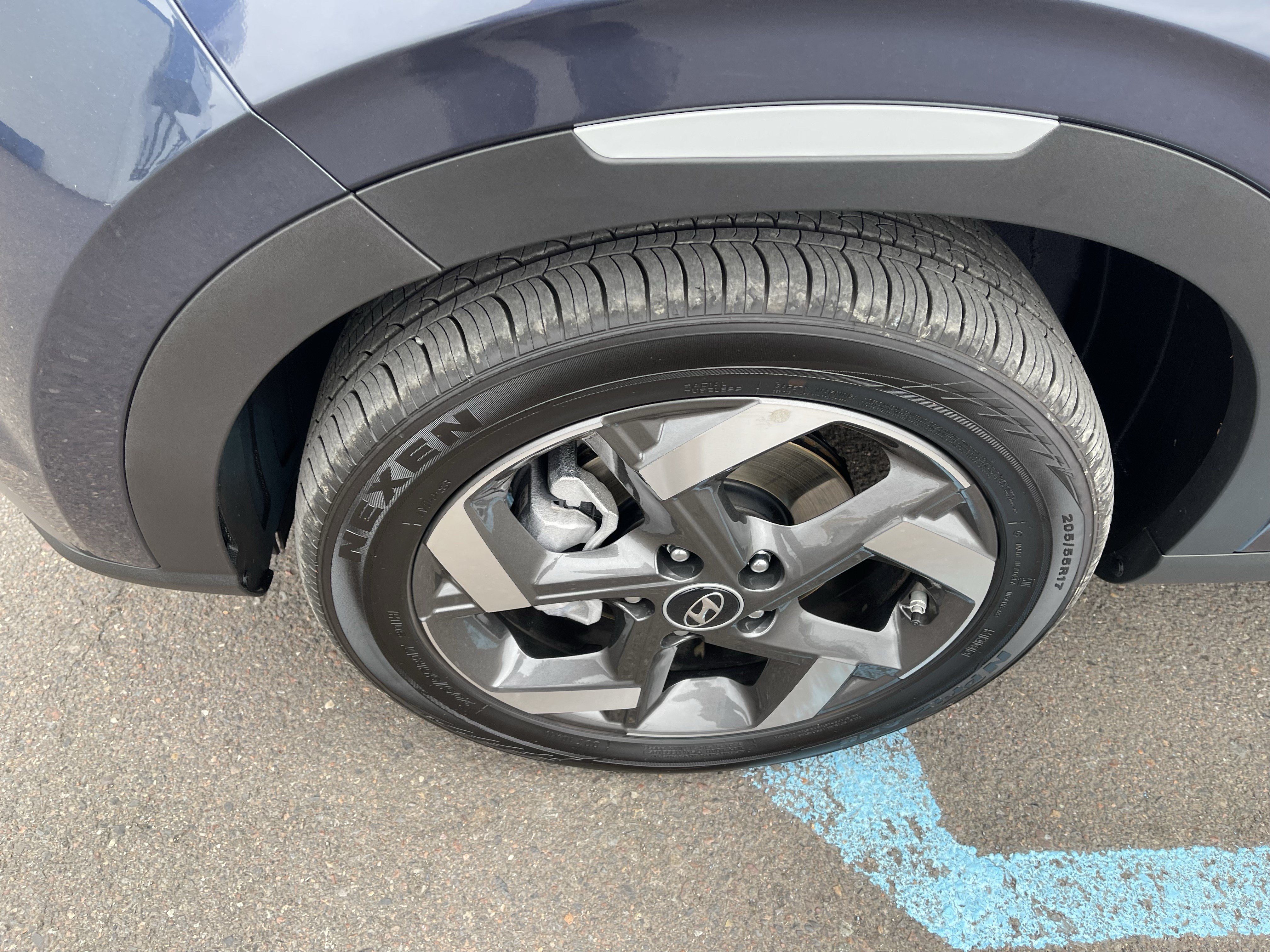 Certified 2025 Hyundai Venue Limited FWD image 9