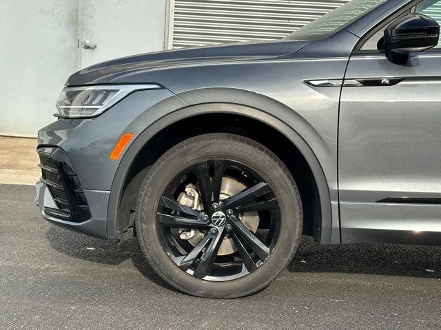 Used 2023 Volkswagen Tiguan SE R-Line AWD/4WD image 6