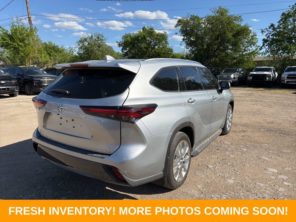 Used 2024 Toyota Highlander Limited image 7