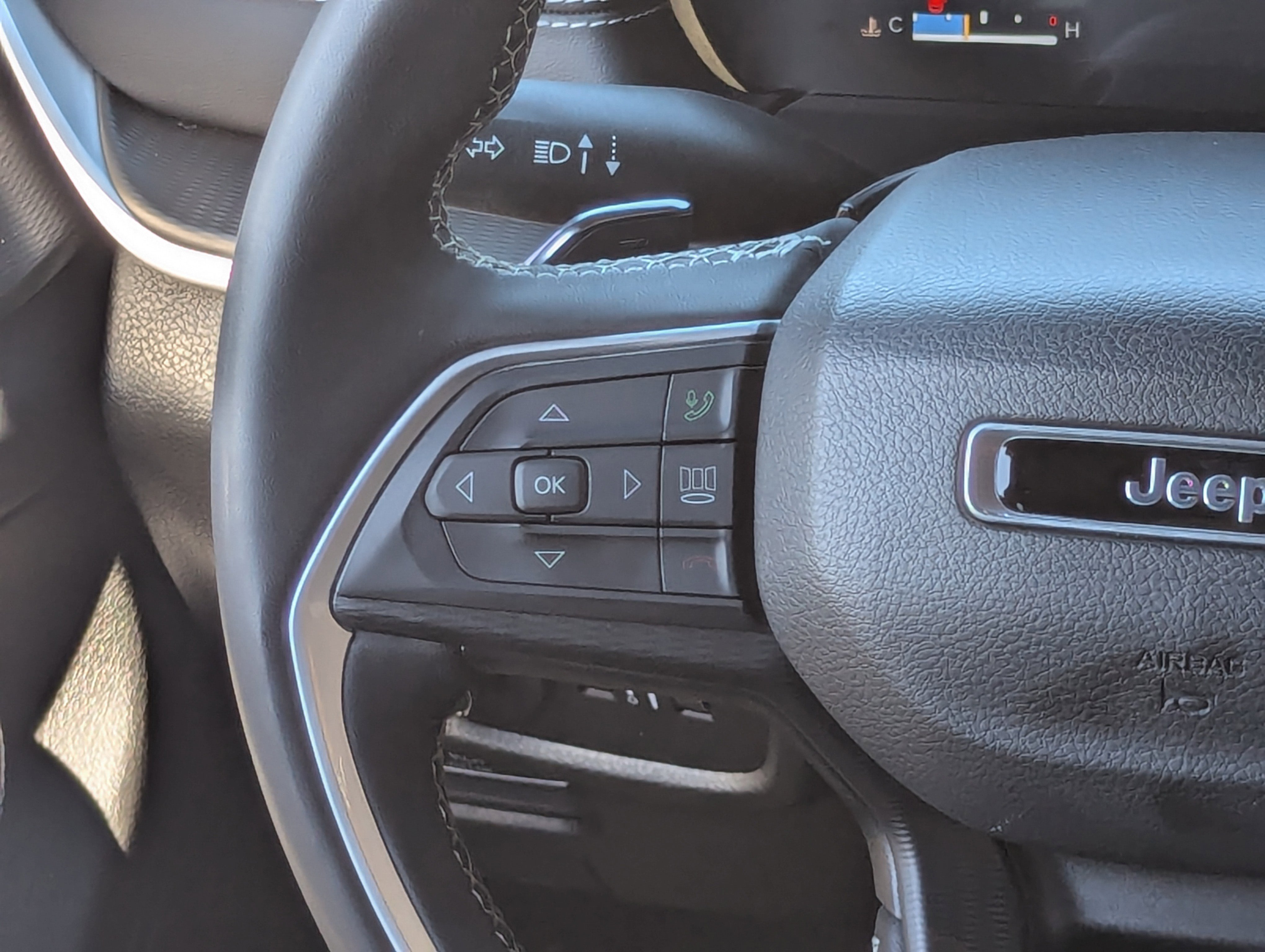 Used 2023 Jeep Grand Cherokee Altitude image 17