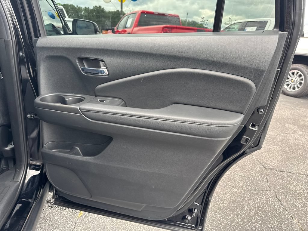 Used 2022 Honda Pilot Sport image 17