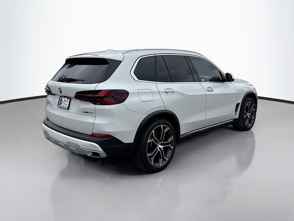 Used 2025 BMW X5 xDrive40i w/ Parking Assistance Package image 7