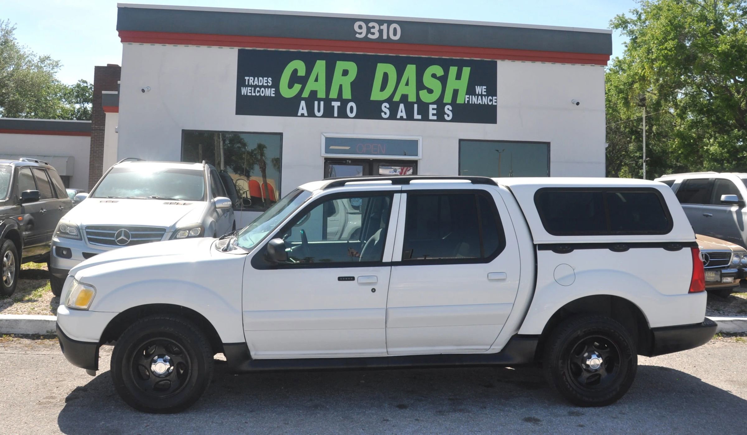 Used 2004 Ford Explorer Sport Trac XLT AWD/4WD image 9