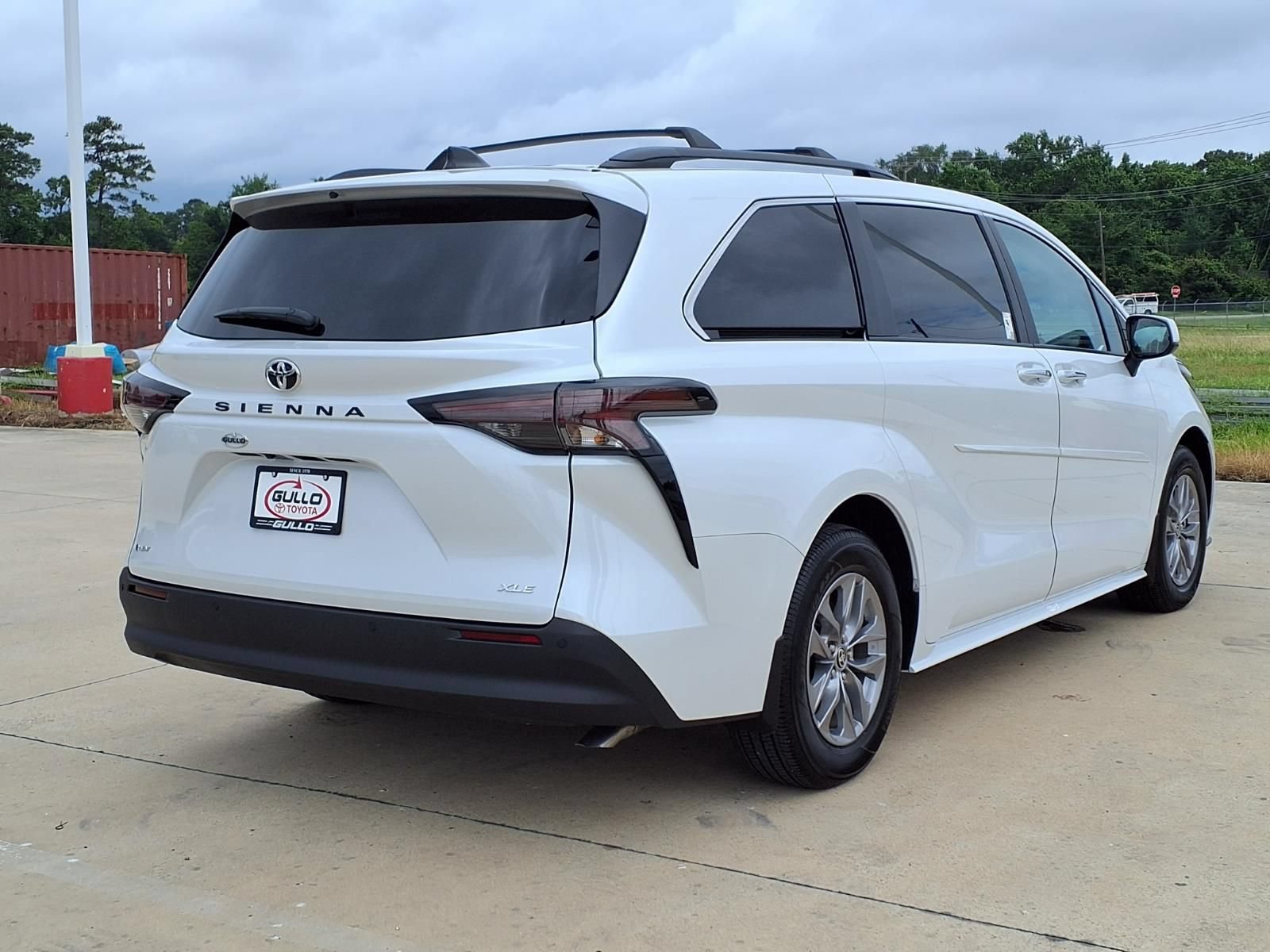 Certified 2026 Toyota Sienna XLE FWD image 6