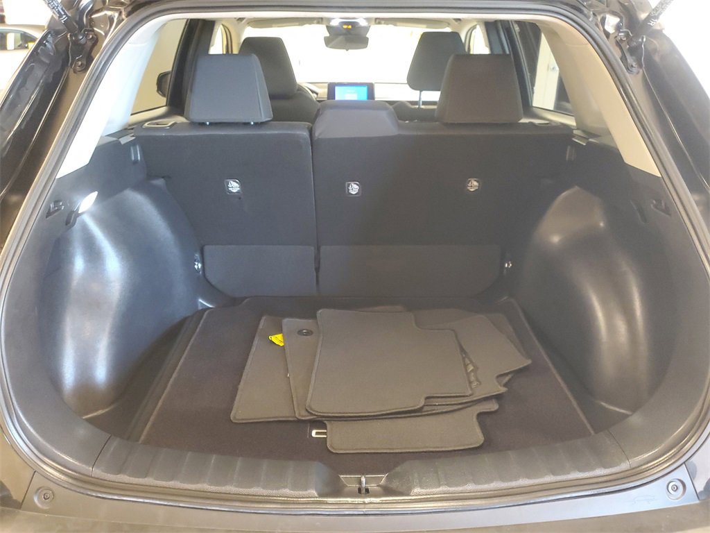 Used 2024 Toyota Corolla Cross LE image 8